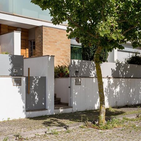 Ferienwohnung Joivy Sleek House Balcony & 2 Terraces In Porto Maía Exterior foto