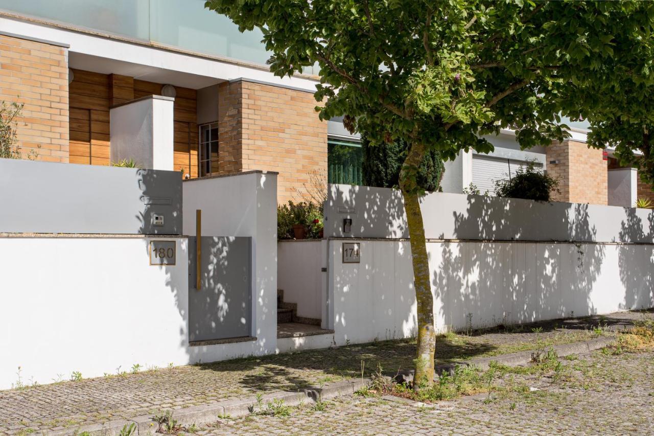 Ferienwohnung Joivy Sleek House Balcony & 2 Terraces In Porto Maía Exterior foto