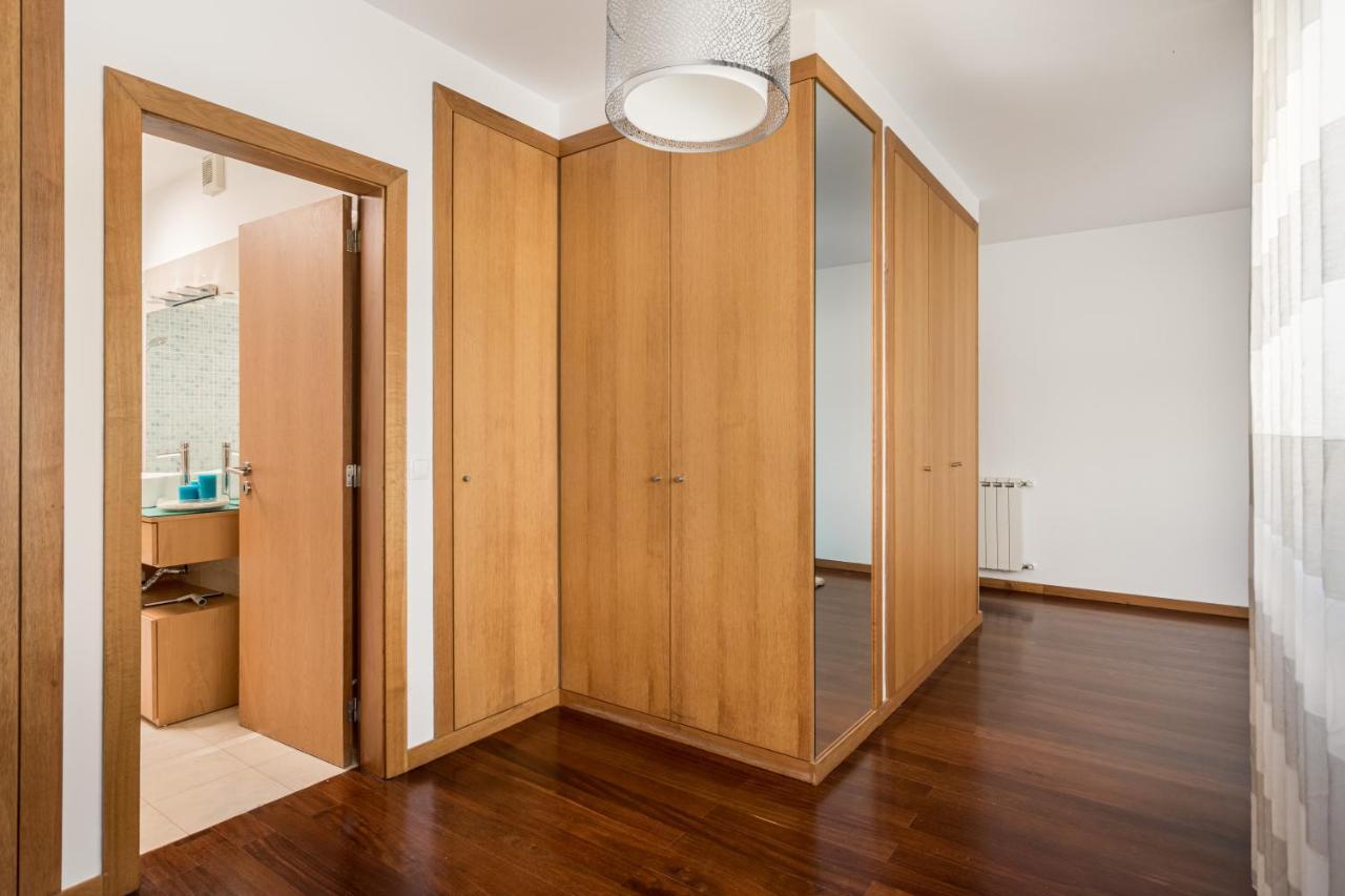 Ferienwohnung Joivy Sleek House Balcony & 2 Terraces In Porto Maía Exterior foto