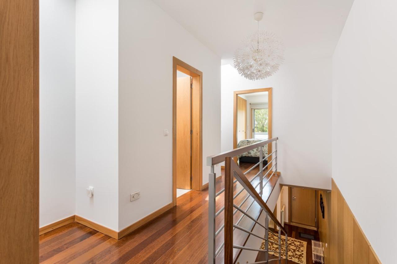 Ferienwohnung Joivy Sleek House Balcony & 2 Terraces In Porto Maía Exterior foto