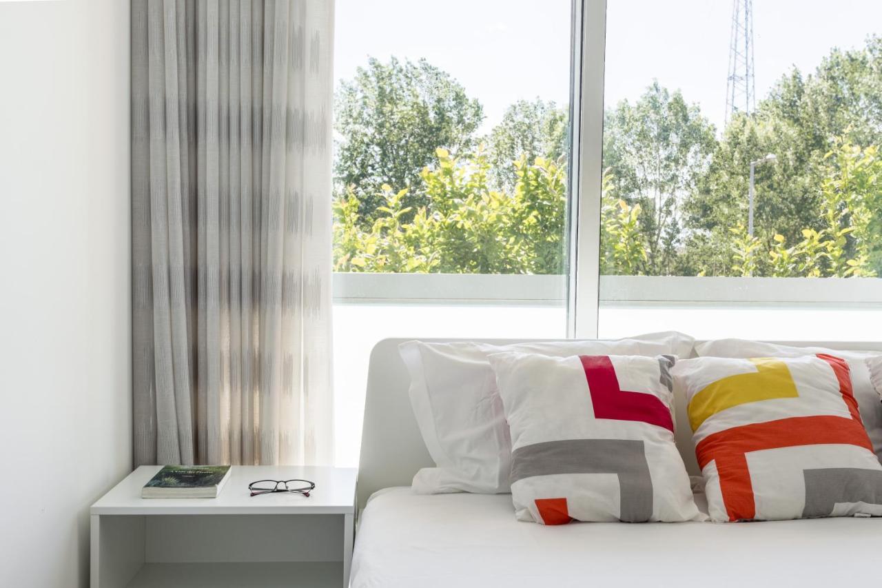 Ferienwohnung Joivy Sleek House Balcony & 2 Terraces In Porto Maía Exterior foto