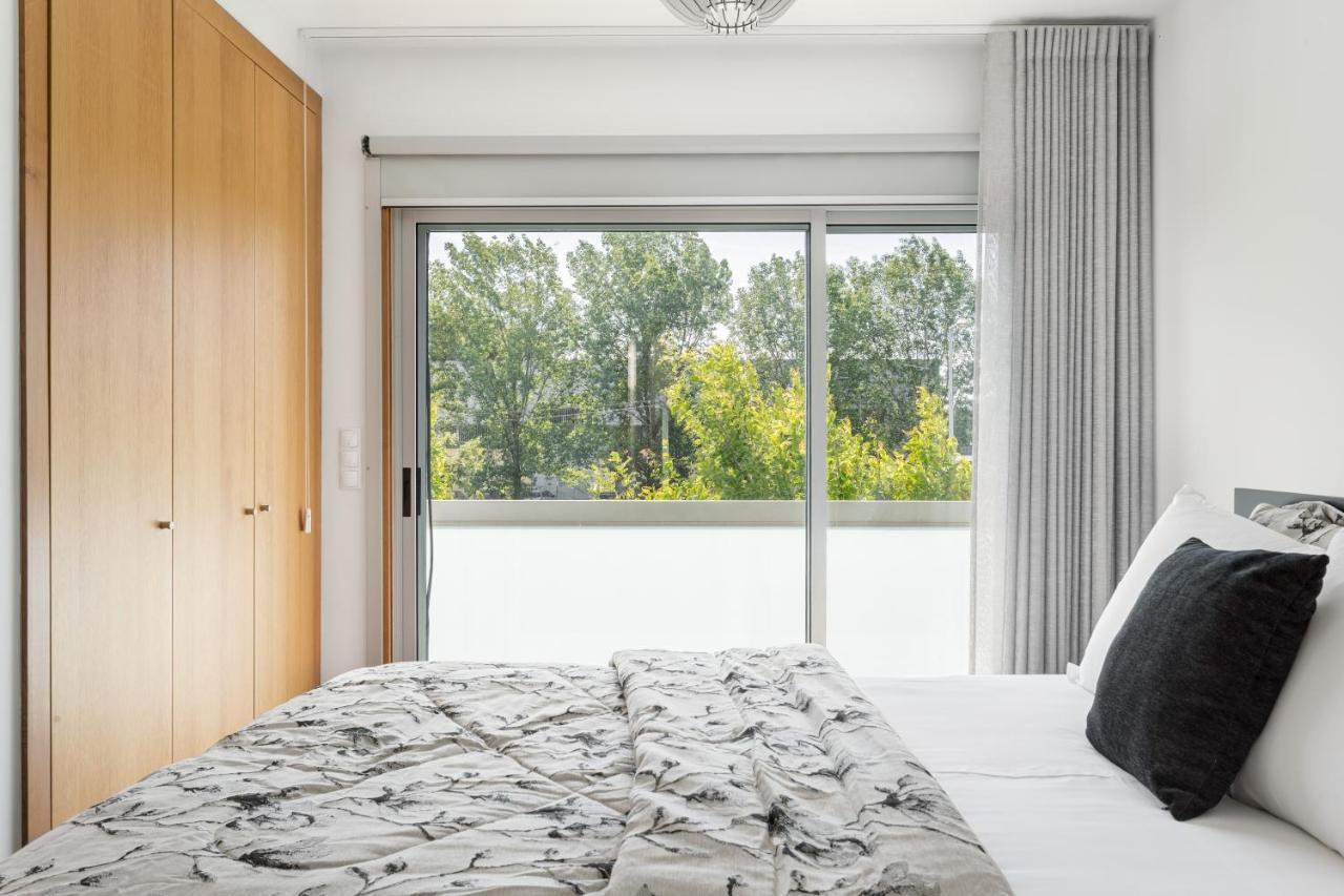 Ferienwohnung Joivy Sleek House Balcony & 2 Terraces In Porto Maía Exterior foto