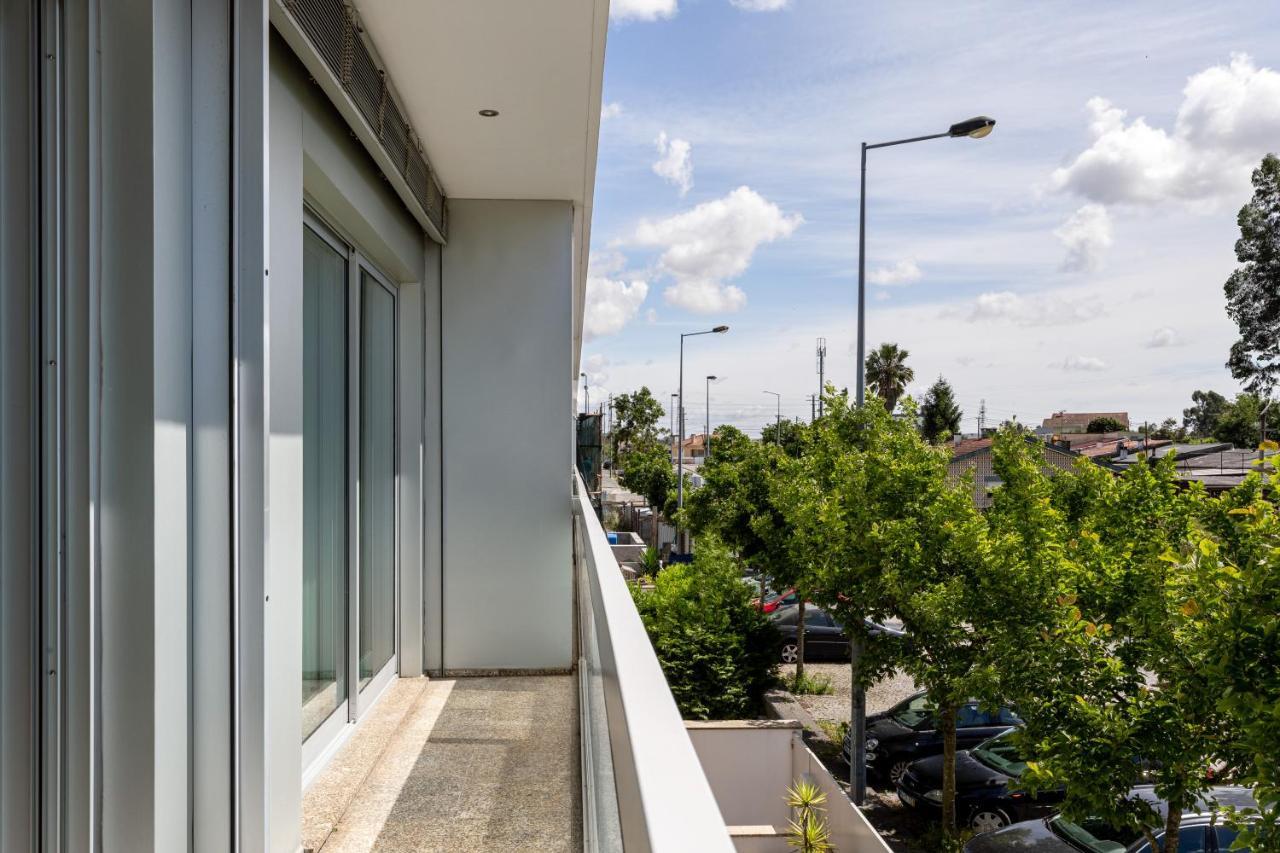 Ferienwohnung Joivy Sleek House Balcony & 2 Terraces In Porto Maía Exterior foto