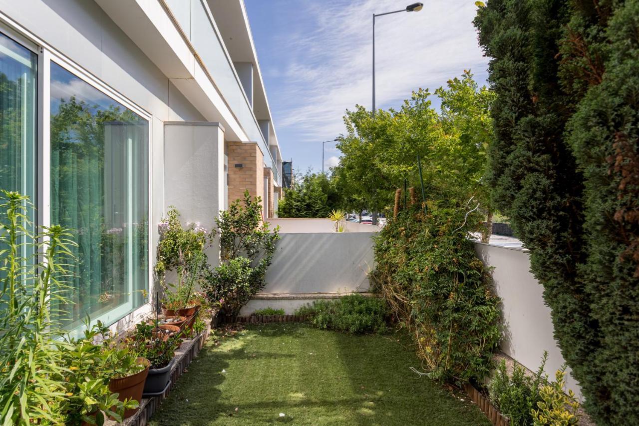 Ferienwohnung Joivy Sleek House Balcony & 2 Terraces In Porto Maía Exterior foto
