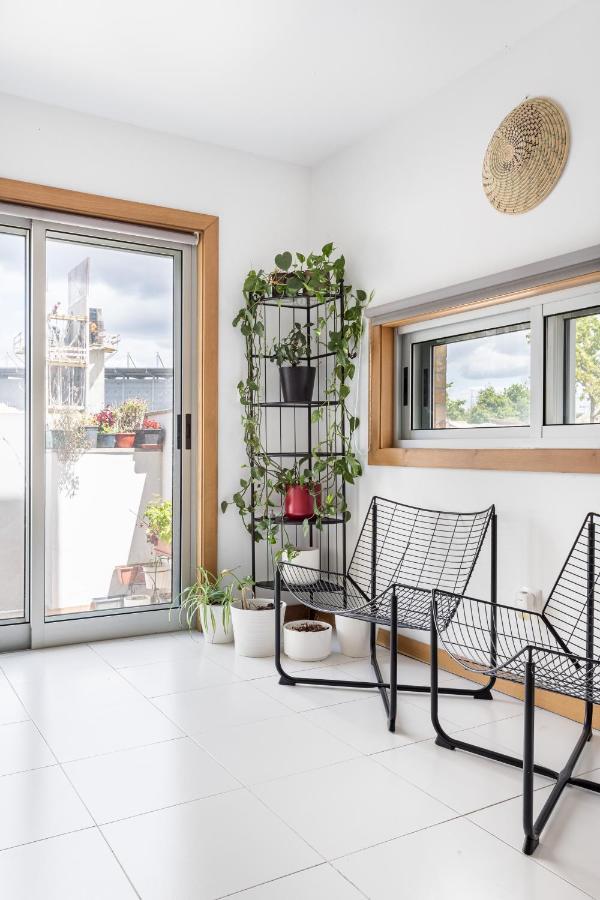 Ferienwohnung Joivy Sleek House Balcony & 2 Terraces In Porto Maía Exterior foto