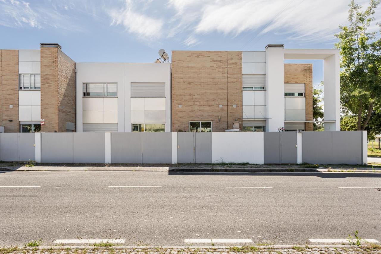 Ferienwohnung Joivy Sleek House Balcony & 2 Terraces In Porto Maía Exterior foto