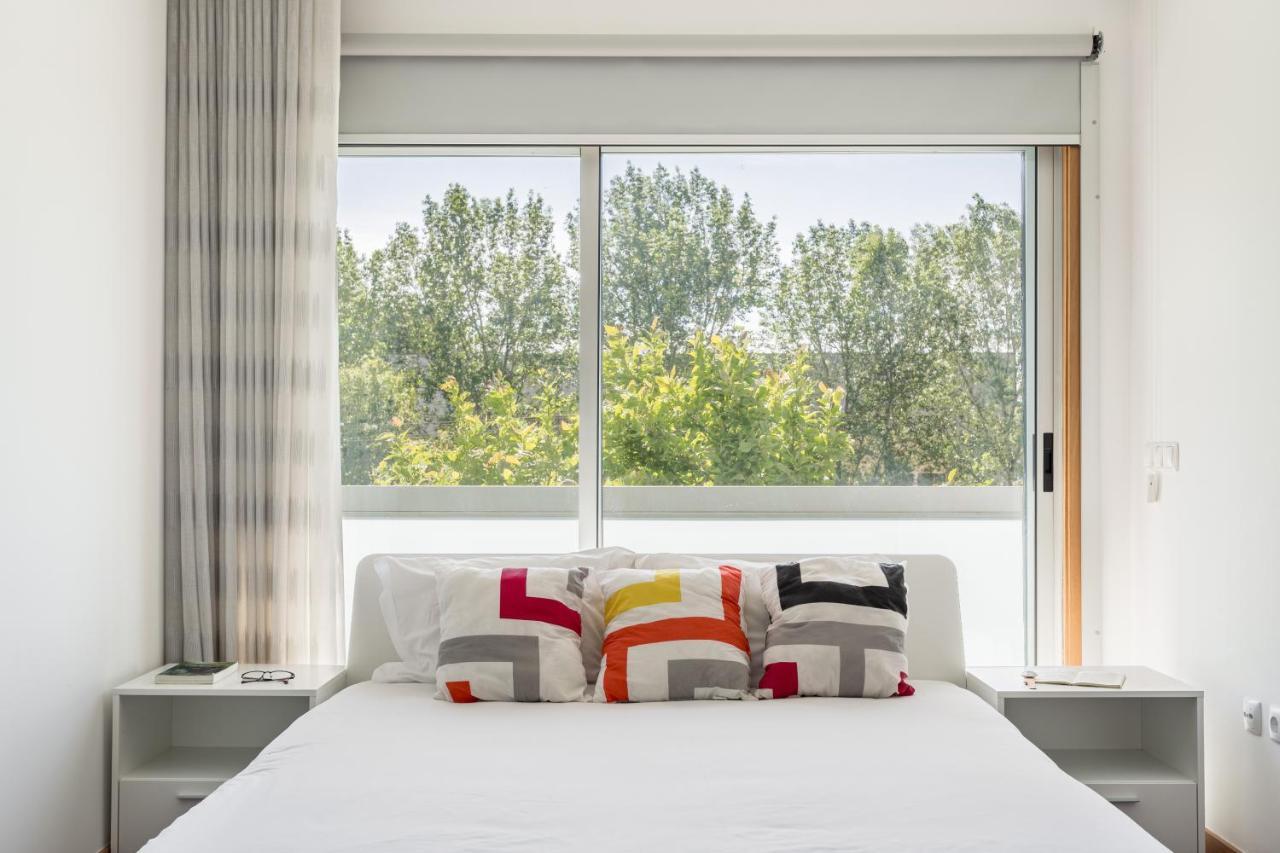 Ferienwohnung Joivy Sleek House Balcony & 2 Terraces In Porto Maía Exterior foto