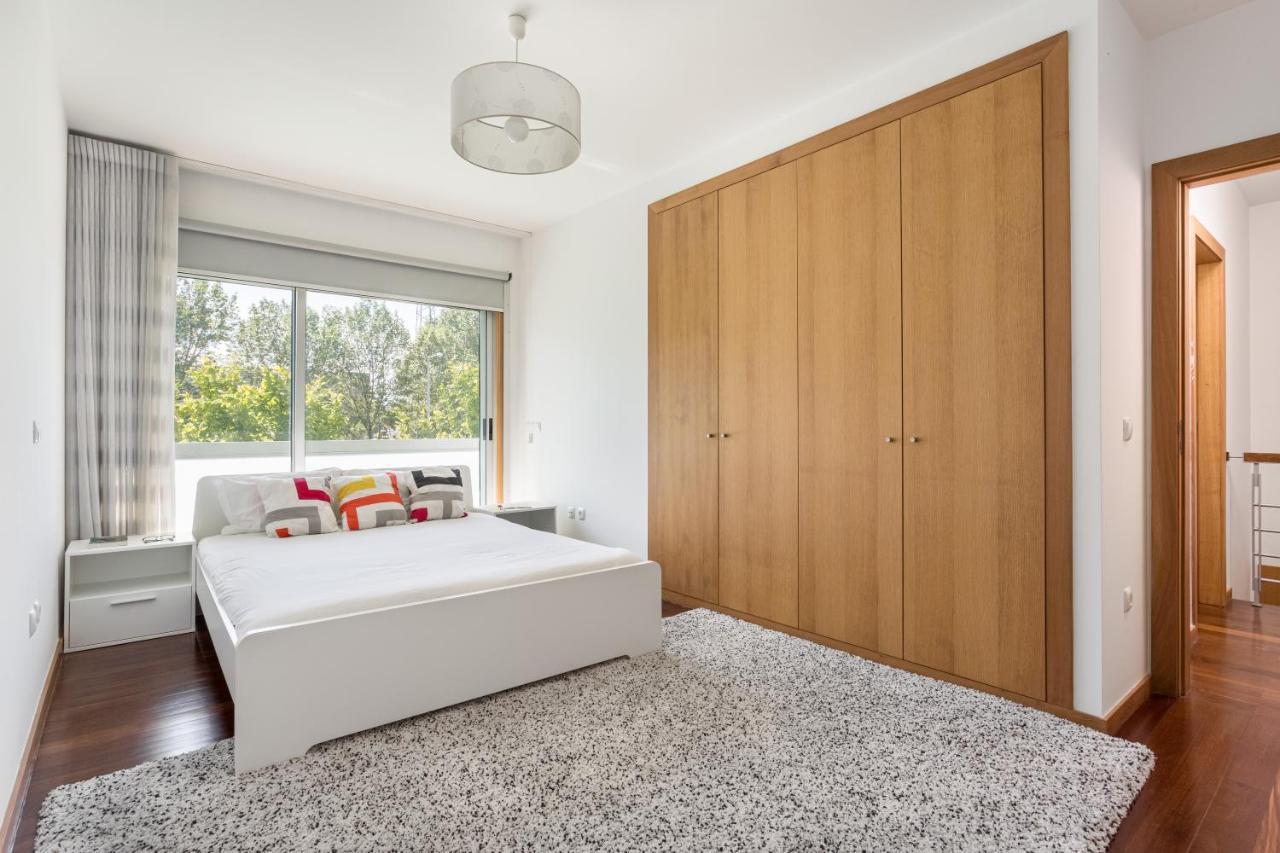 Ferienwohnung Joivy Sleek House Balcony & 2 Terraces In Porto Maía Exterior foto