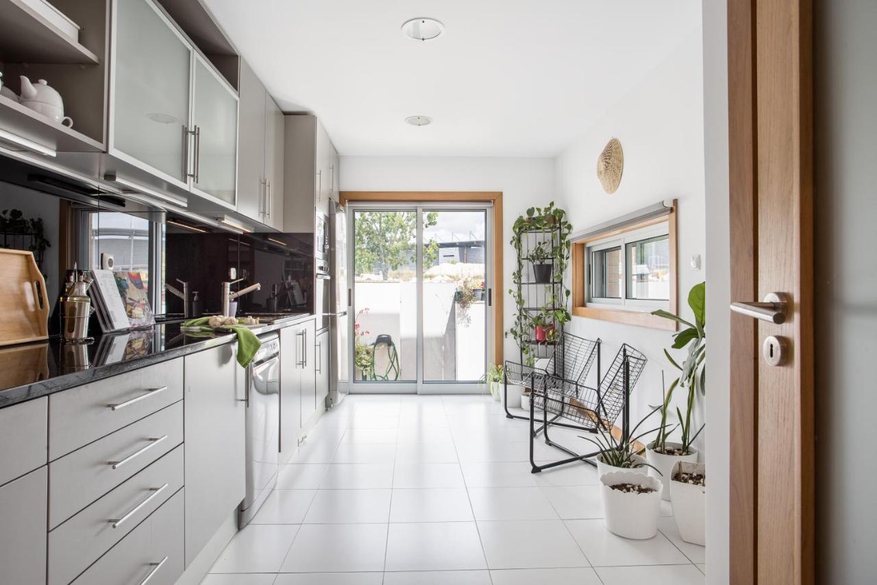 Ferienwohnung Joivy Sleek House Balcony & 2 Terraces In Porto Maía Exterior foto