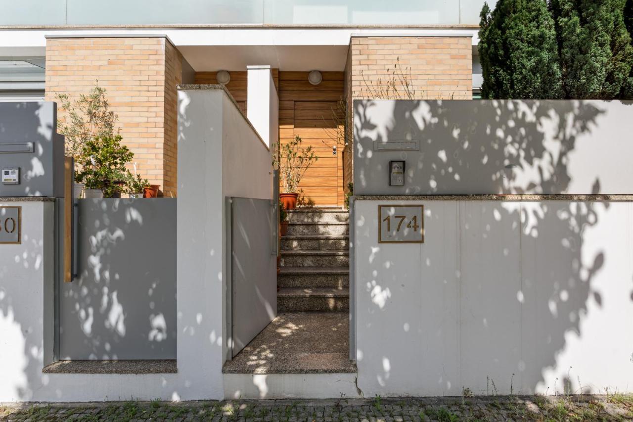 Ferienwohnung Joivy Sleek House Balcony & 2 Terraces In Porto Maía Exterior foto